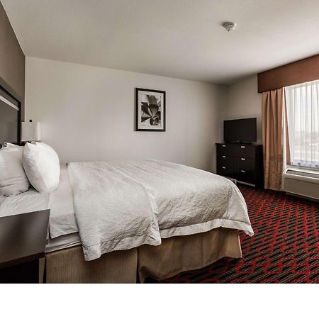 Hampton Inn & Suites By Hilton Lethbridge Bagian luar foto