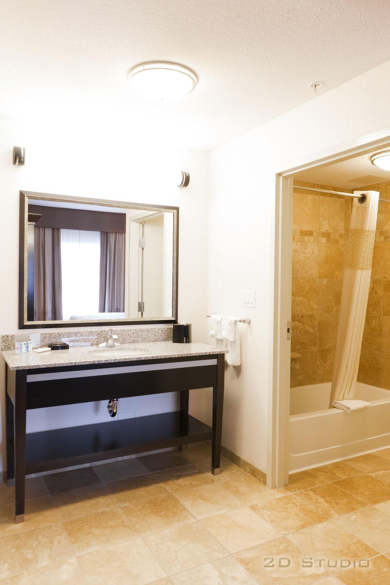 Hampton Inn & Suites By Hilton Lethbridge Bagian luar foto