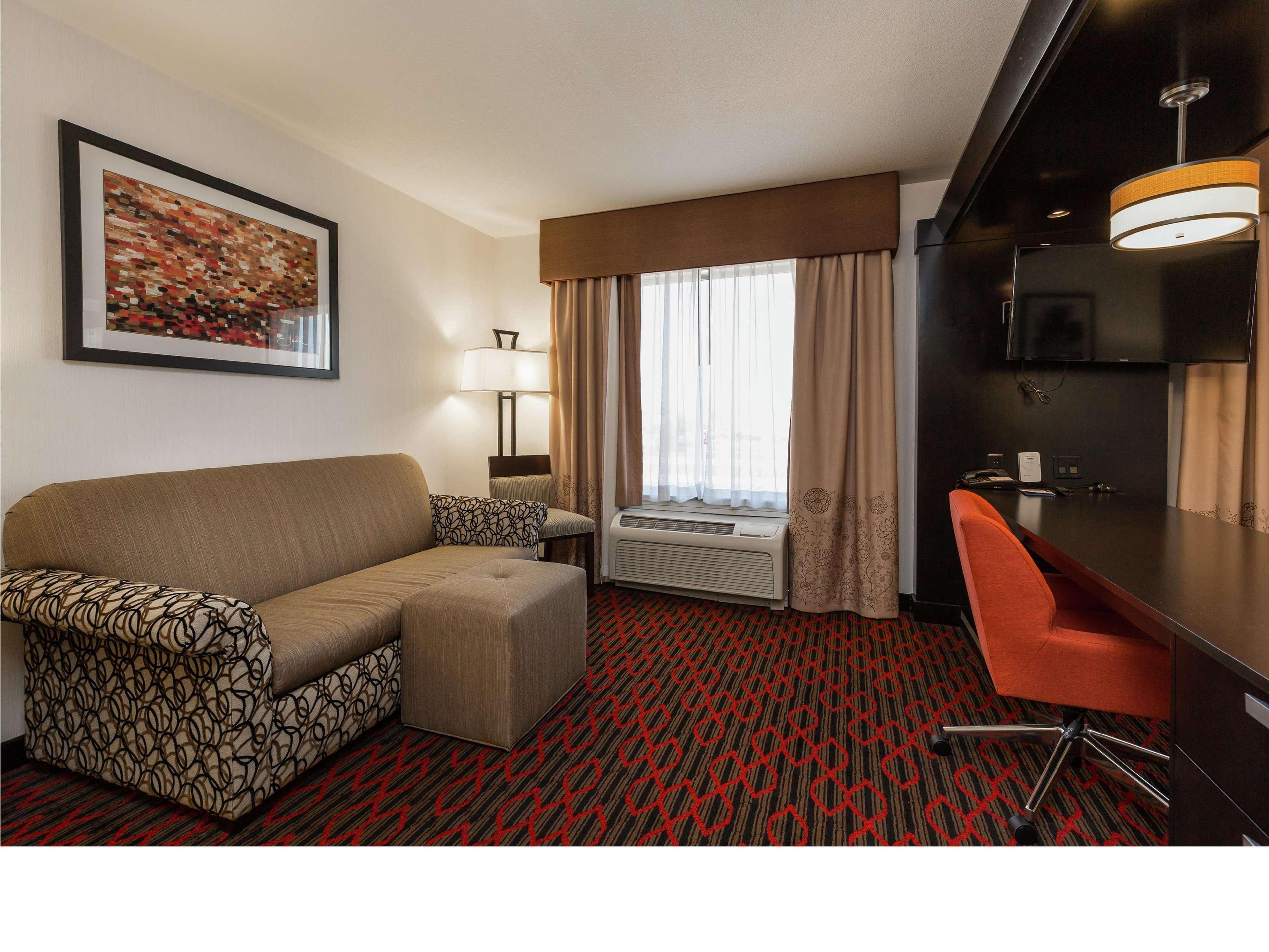 Hampton Inn & Suites By Hilton Lethbridge Bagian luar foto