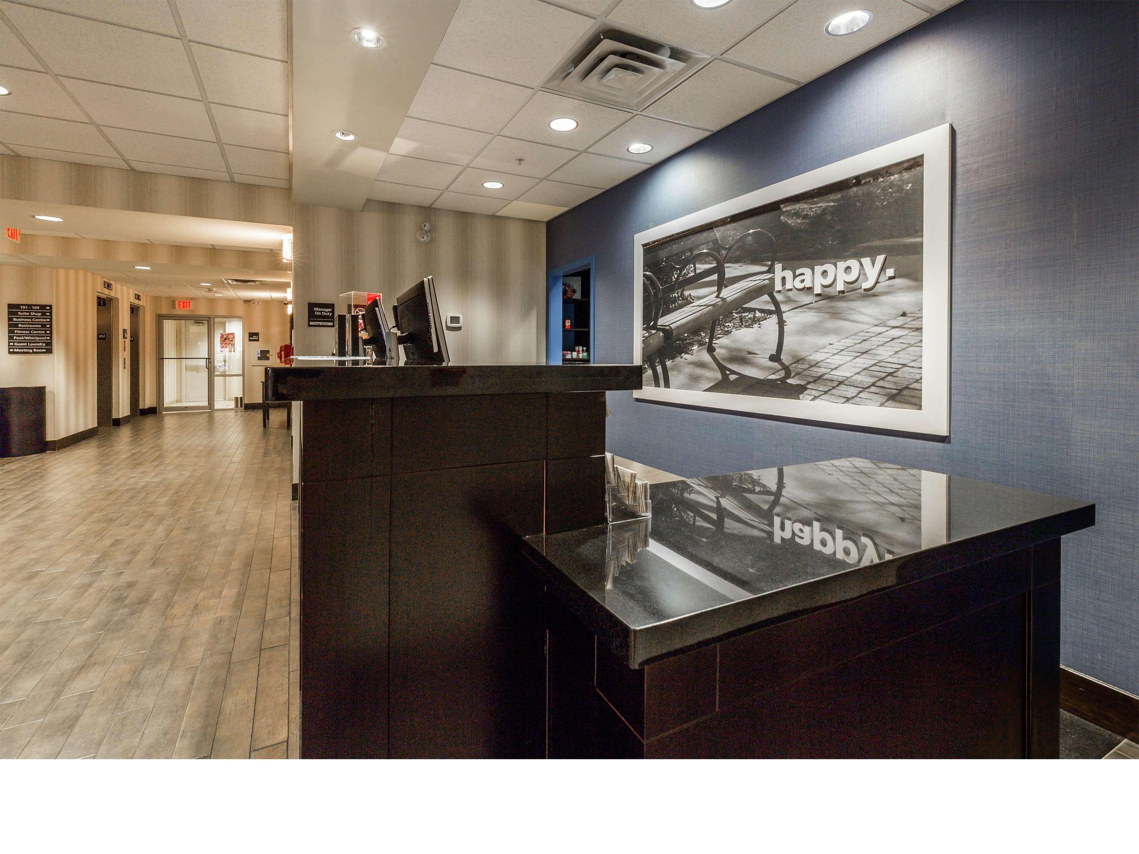 Hampton Inn & Suites By Hilton Lethbridge Bagian luar foto