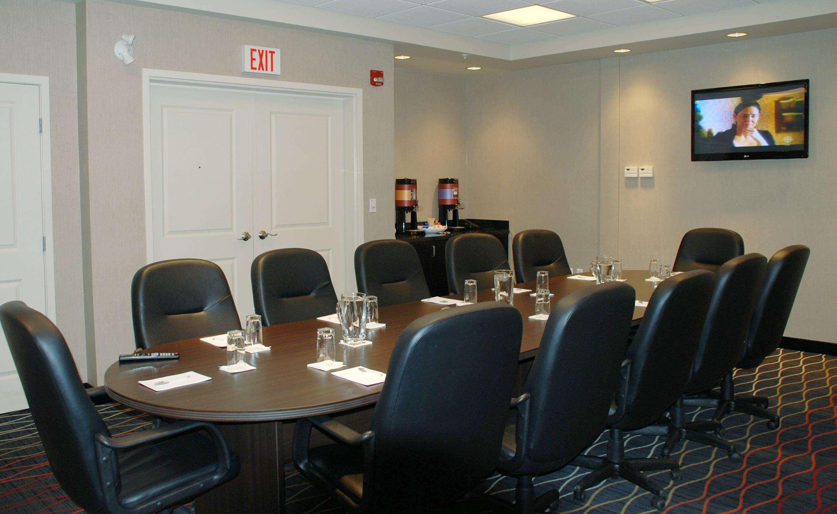 Hampton Inn & Suites By Hilton Lethbridge Fasilitas foto