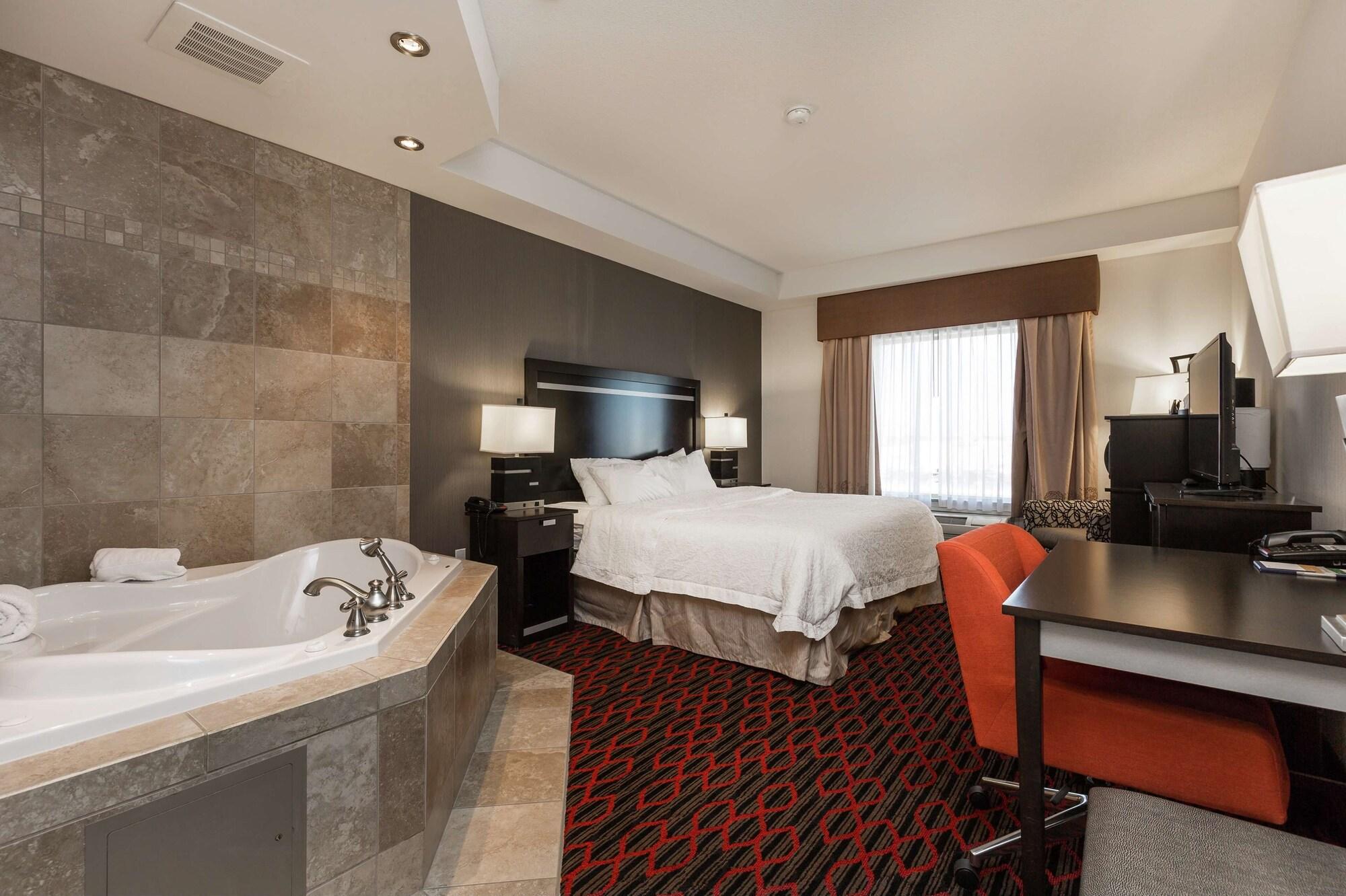 Hampton Inn & Suites By Hilton Lethbridge Bagian luar foto