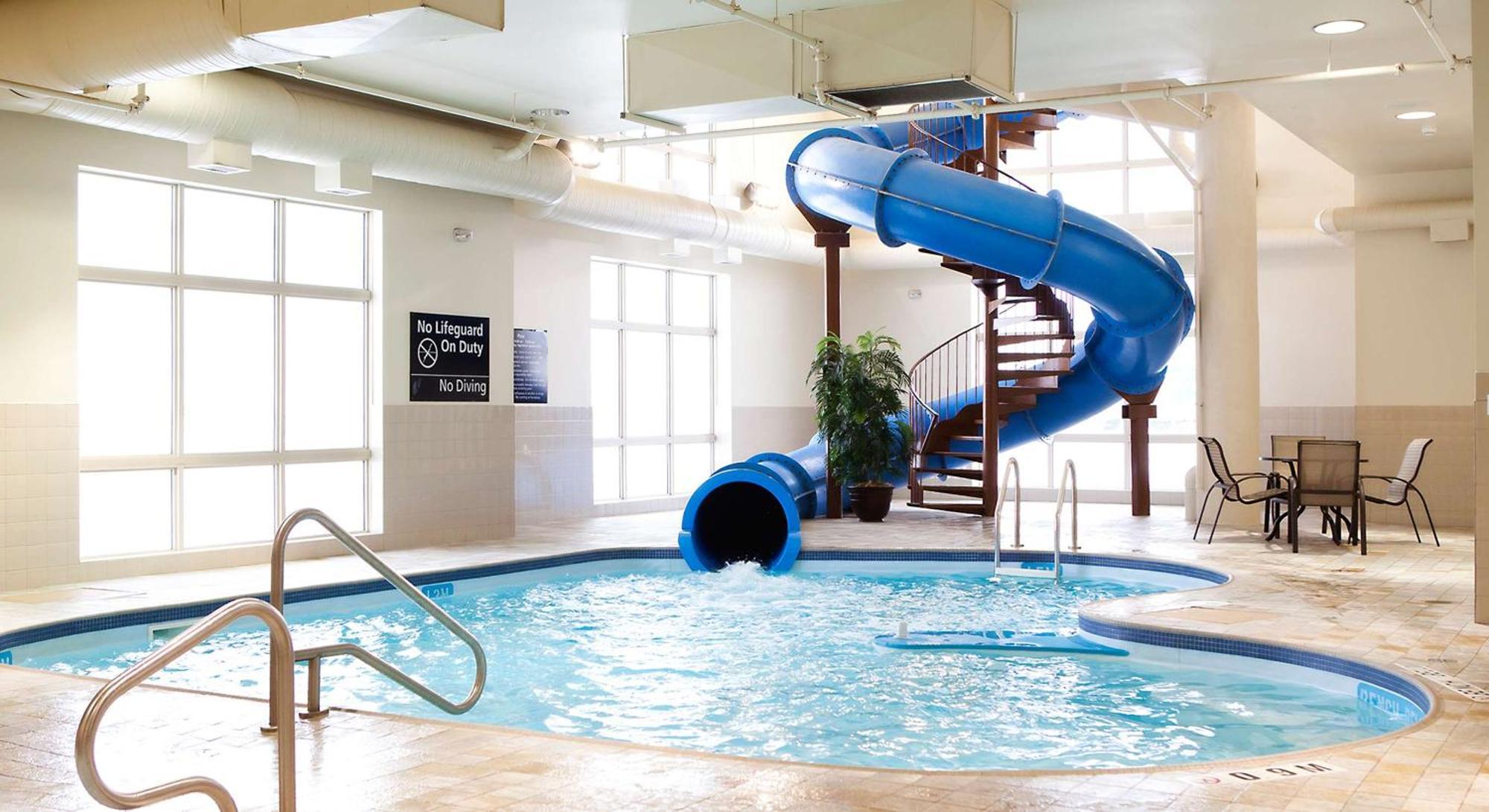 Hampton Inn & Suites By Hilton Lethbridge Bagian luar foto