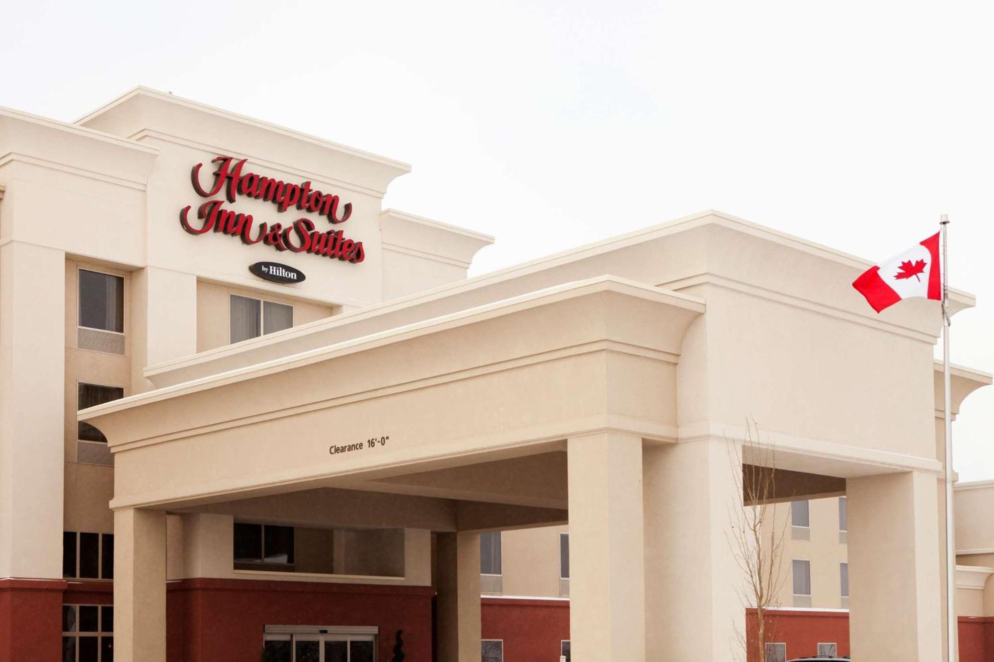 Hampton Inn & Suites By Hilton Lethbridge Bagian luar foto
