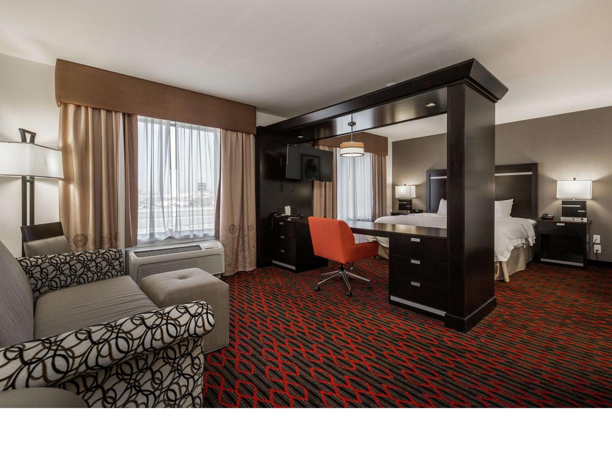 Hampton Inn & Suites By Hilton Lethbridge Bagian luar foto