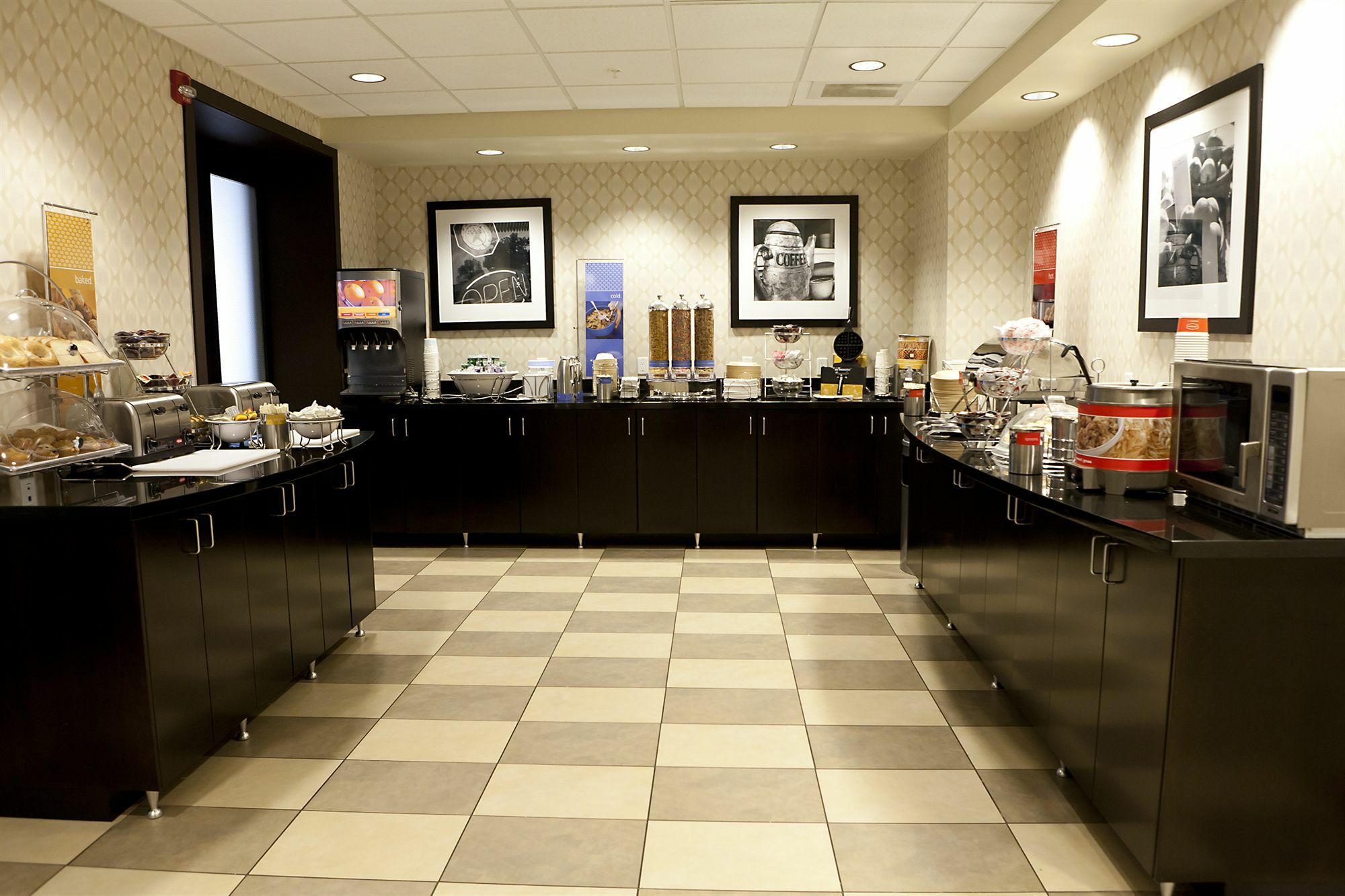Hampton Inn & Suites By Hilton Lethbridge Bagian luar foto
