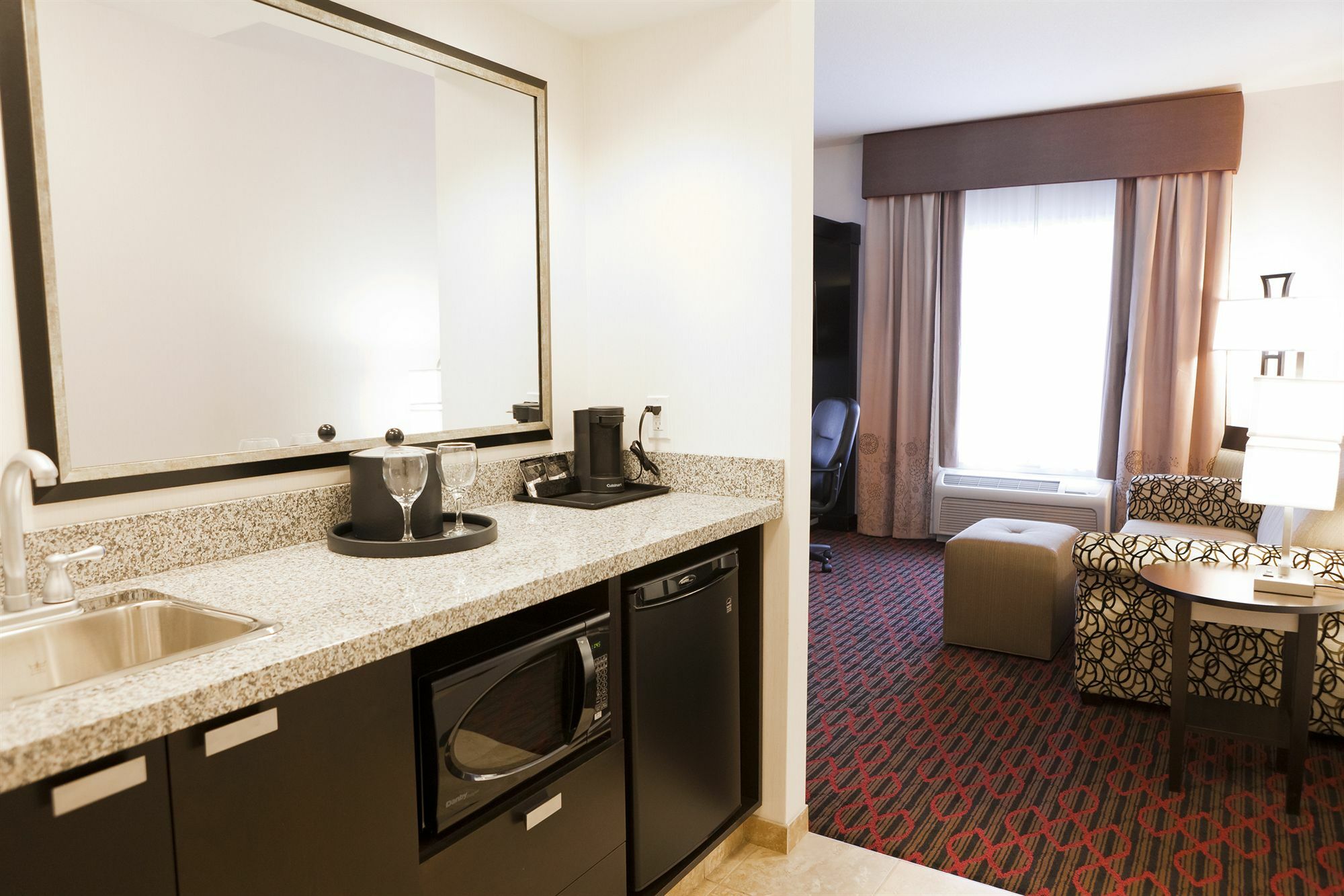 Hampton Inn & Suites By Hilton Lethbridge Bagian luar foto